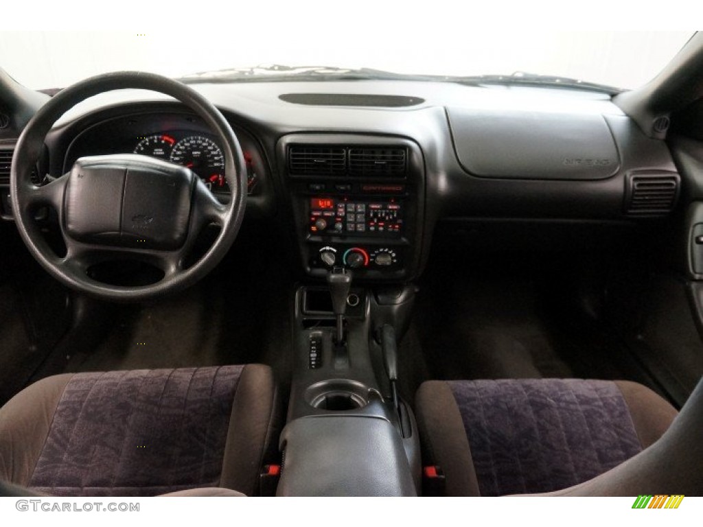 2000 Chevrolet Camaro Coupe Medium Gray Dashboard Photo #99135592