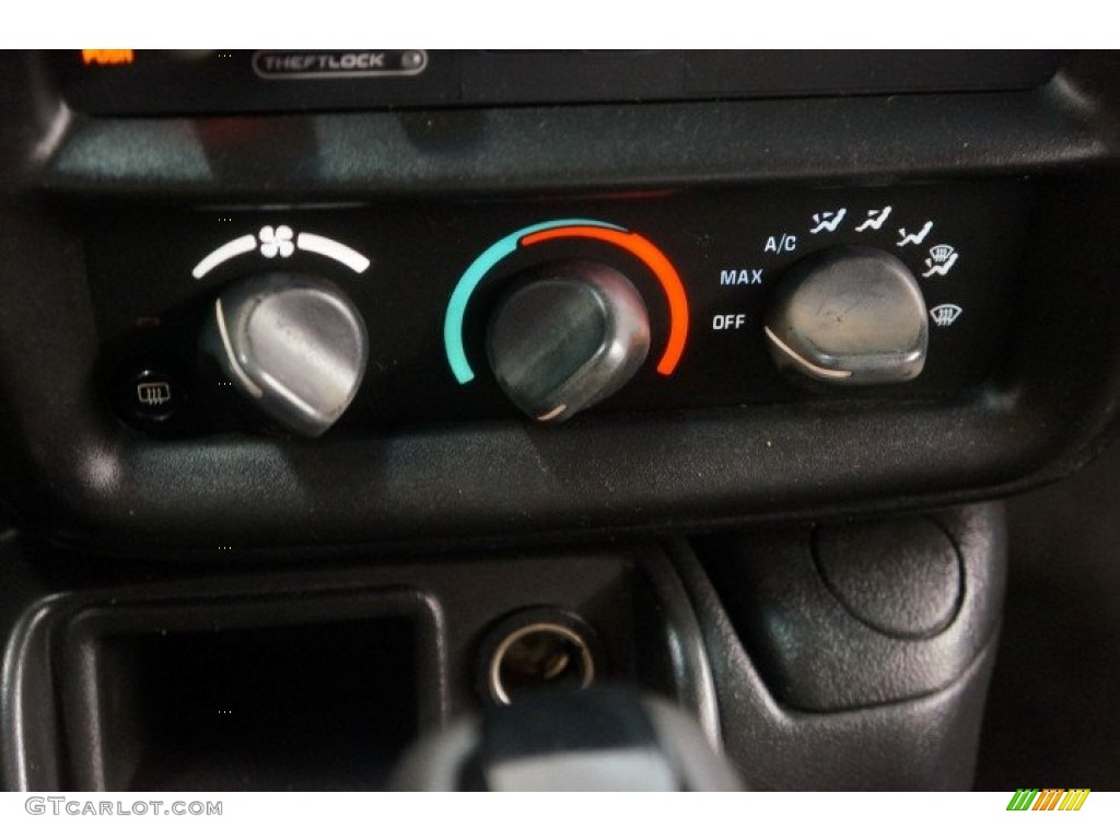 2000 Chevrolet Camaro Coupe Controls Photos