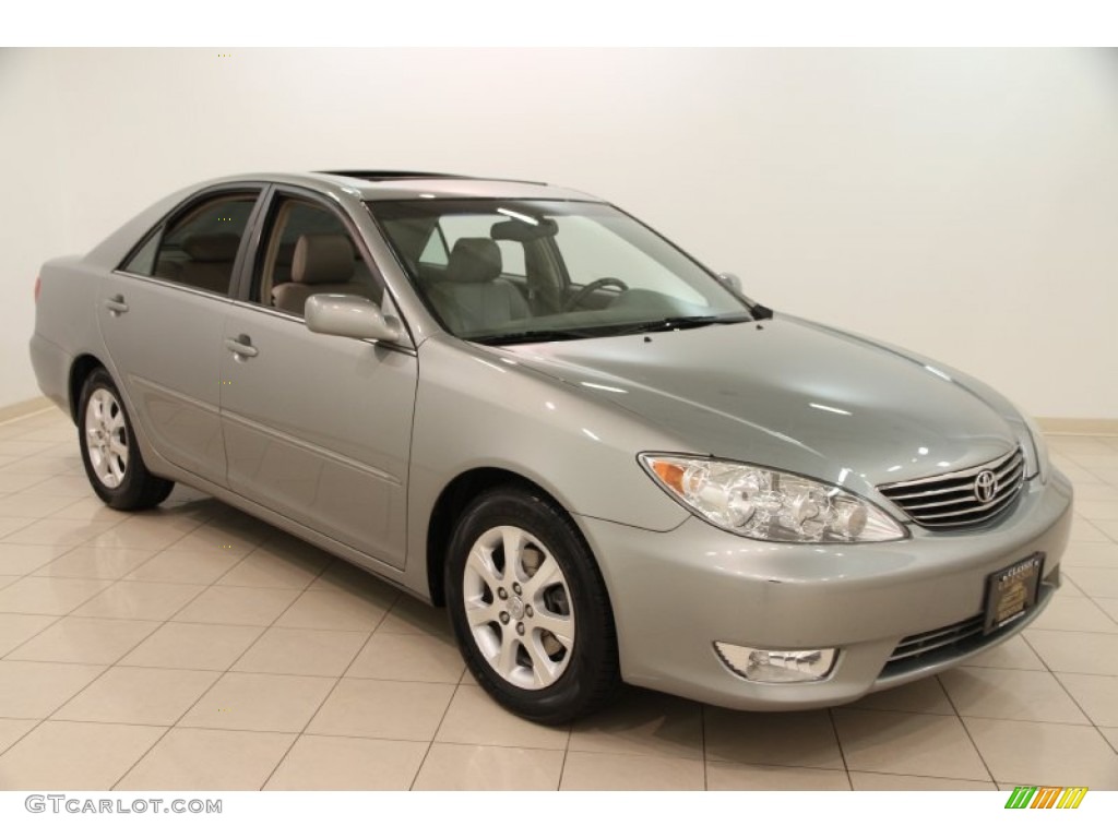 2005 Camry XLE V6 - Mineral Green Opalescent / Taupe photo #1