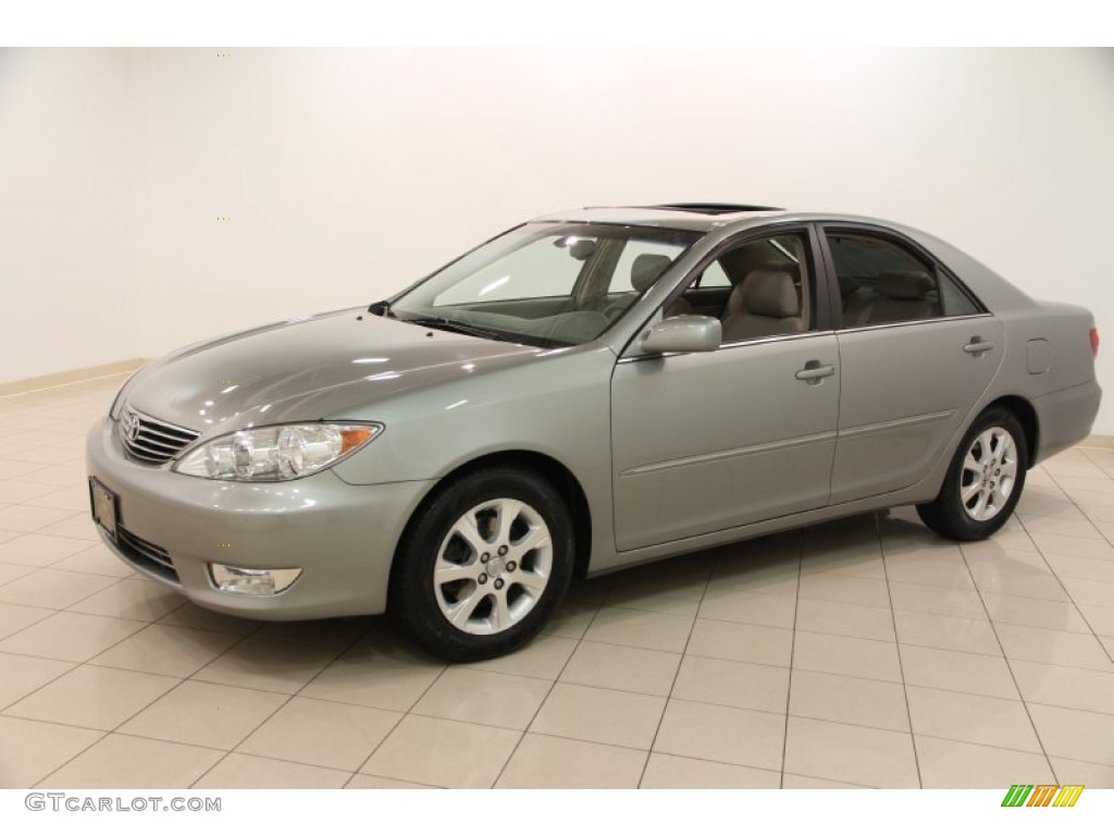 2005 Camry XLE V6 - Mineral Green Opalescent / Taupe photo #3