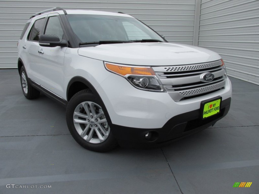 2015 Explorer XLT - Oxford White / Medium Light Stone photo #1