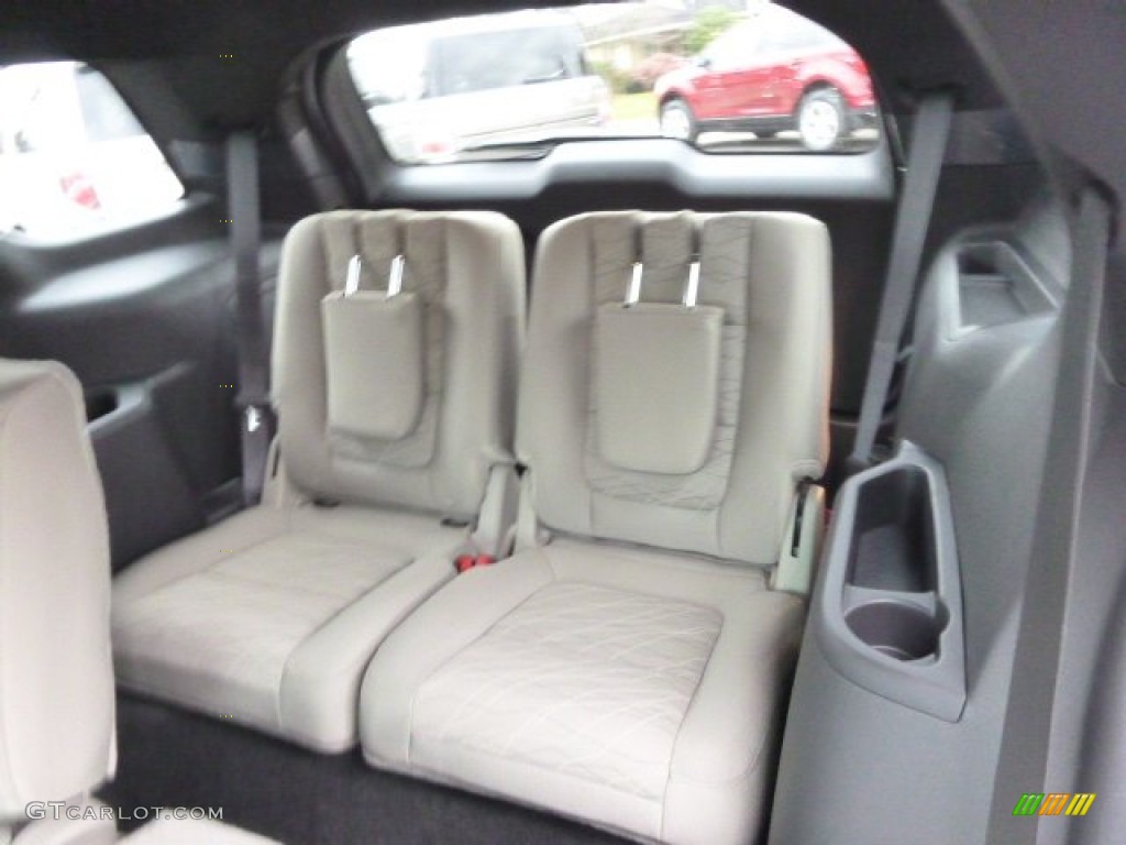 2015 Explorer 4WD - Oxford White / Medium Light Stone photo #12