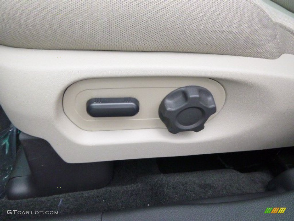 2015 Explorer 4WD - Oxford White / Medium Light Stone photo #14