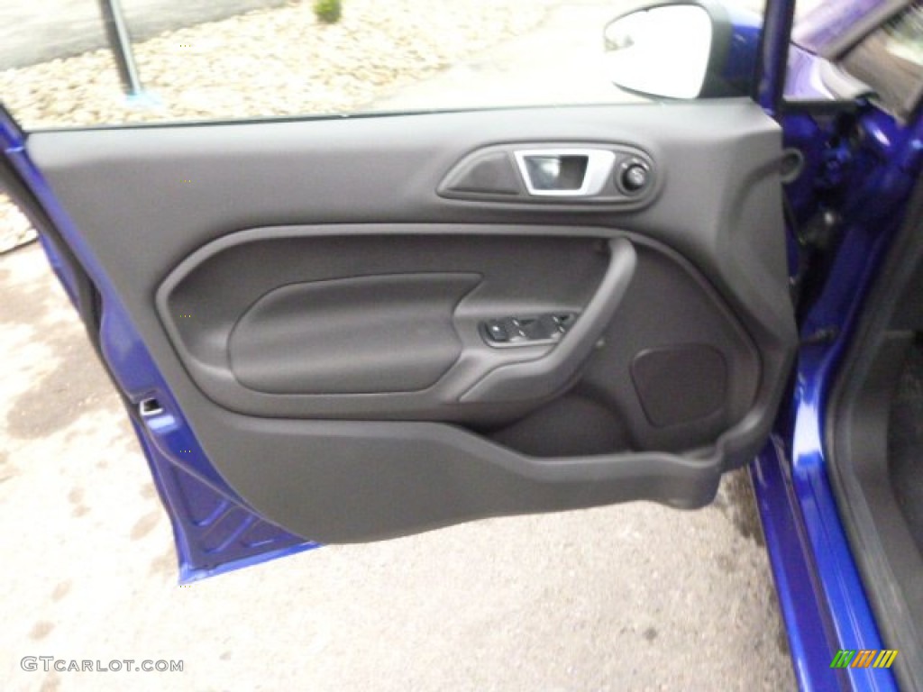 2015 Ford Fiesta SE Sedan Charcoal Black Door Panel Photo #99145648