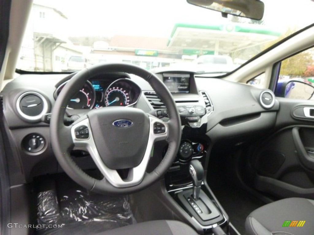 2015 Ford Fiesta SE Sedan Charcoal Black Dashboard Photo #99145714