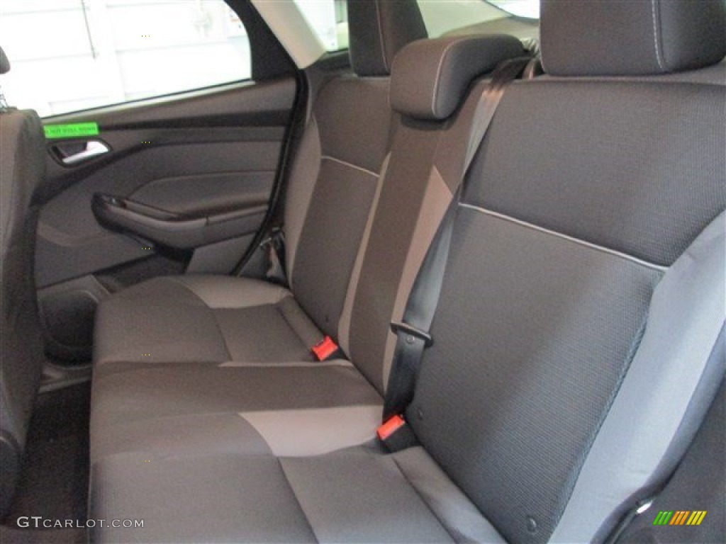 2014 Focus SE Sedan - Sterling Gray / Charcoal Black photo #10
