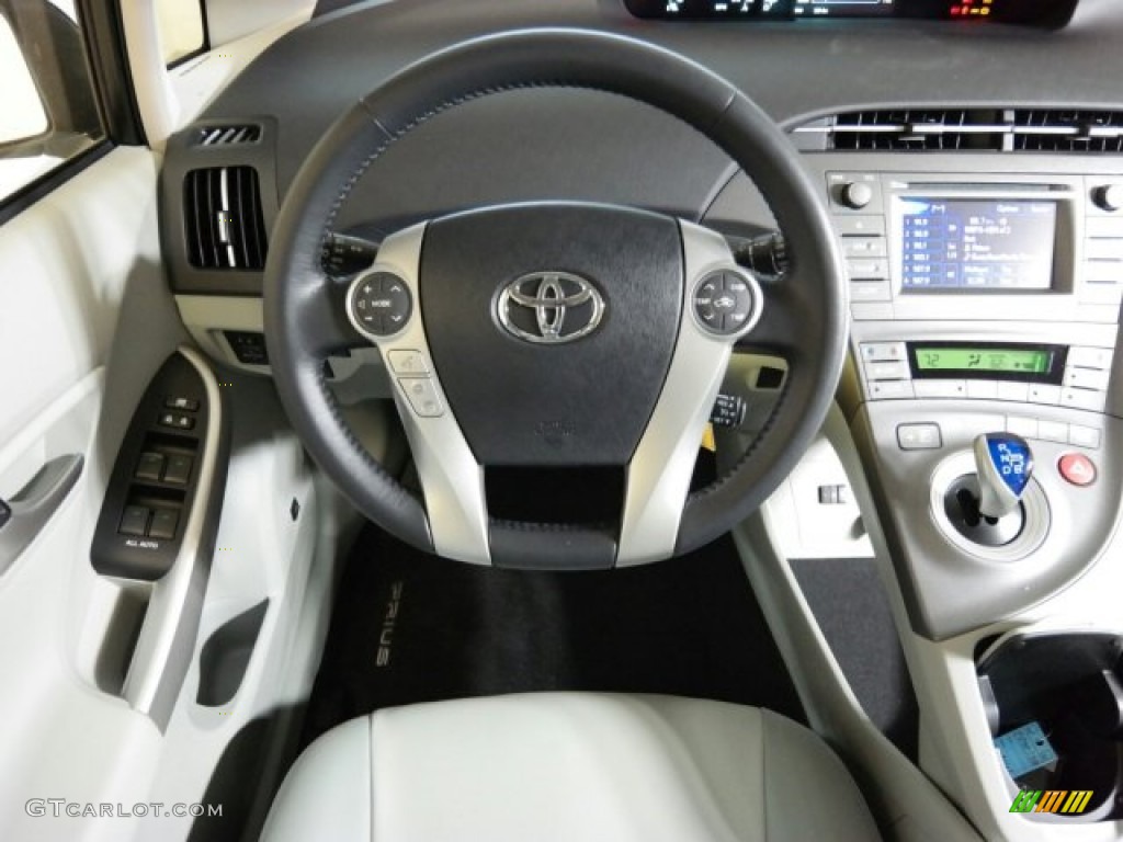 2015 Prius Four Hybrid - Nautical Blue Metallic / Misty Gray photo #13