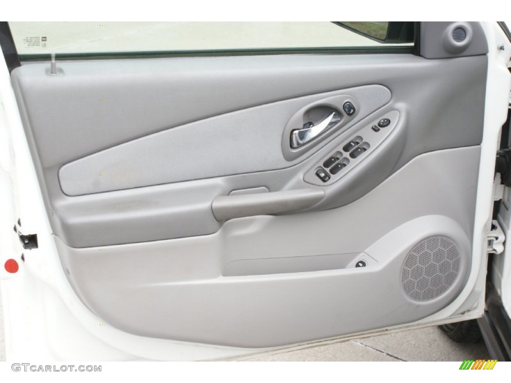 2005 Malibu Maxx LS Wagon - White / Neutral Beige photo #12