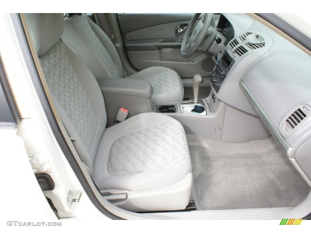 2005 Malibu Maxx LS Wagon - White / Neutral Beige photo #23