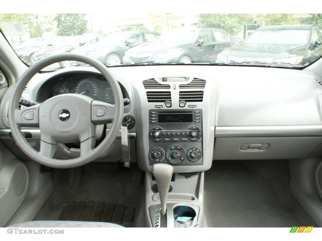 2005 Malibu Maxx LS Wagon - White / Neutral Beige photo #26