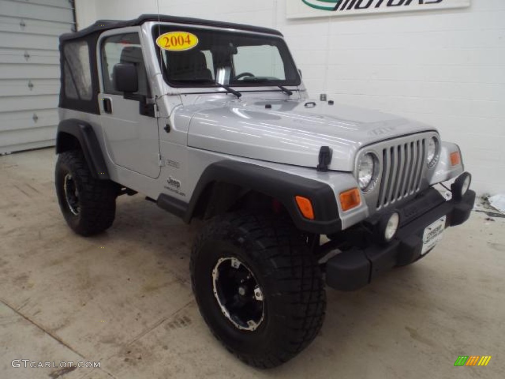 2004 Wrangler X 4x4 - Bright Silver Metallic / Dark Slate Gray photo #15