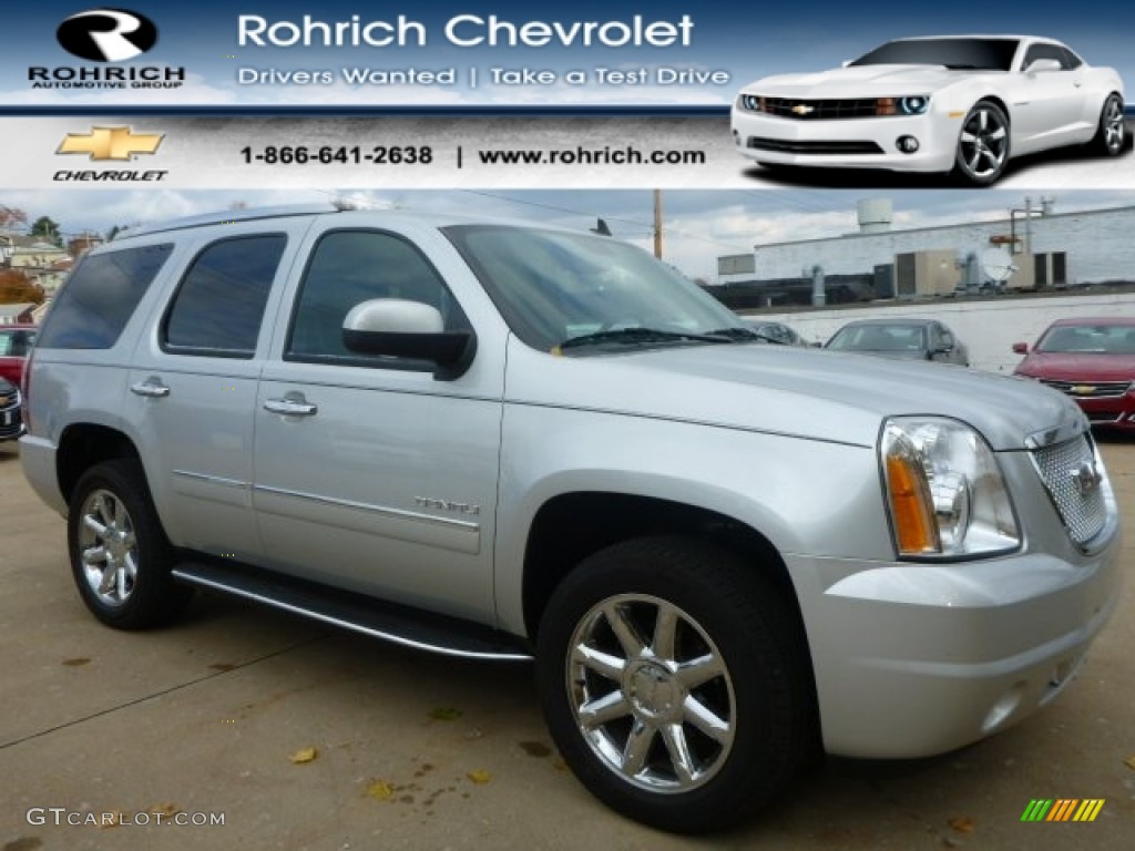 Champagne Silver Metallic GMC Yukon