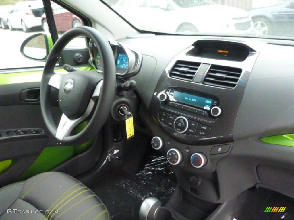 2015 Chevrolet Spark LS Green/Green Dashboard Photo #99188110