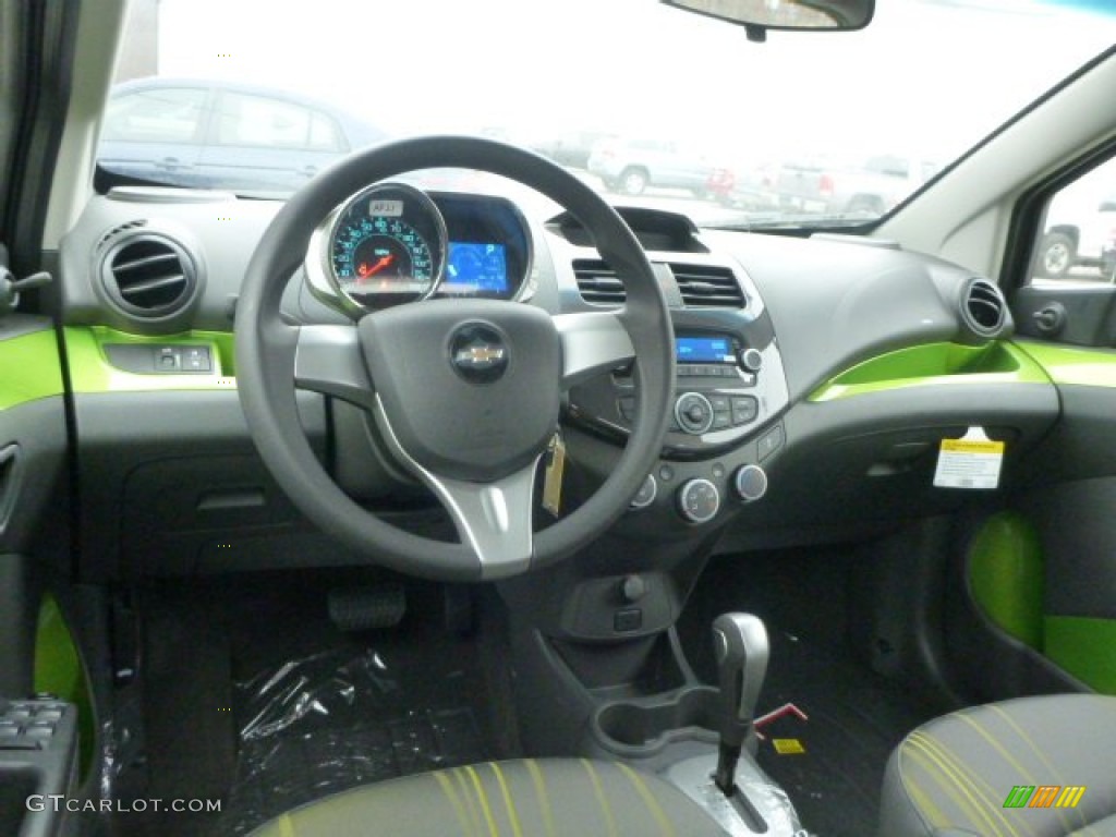 Green/Green Interior 2015 Chevrolet Spark LS Photo #99188223