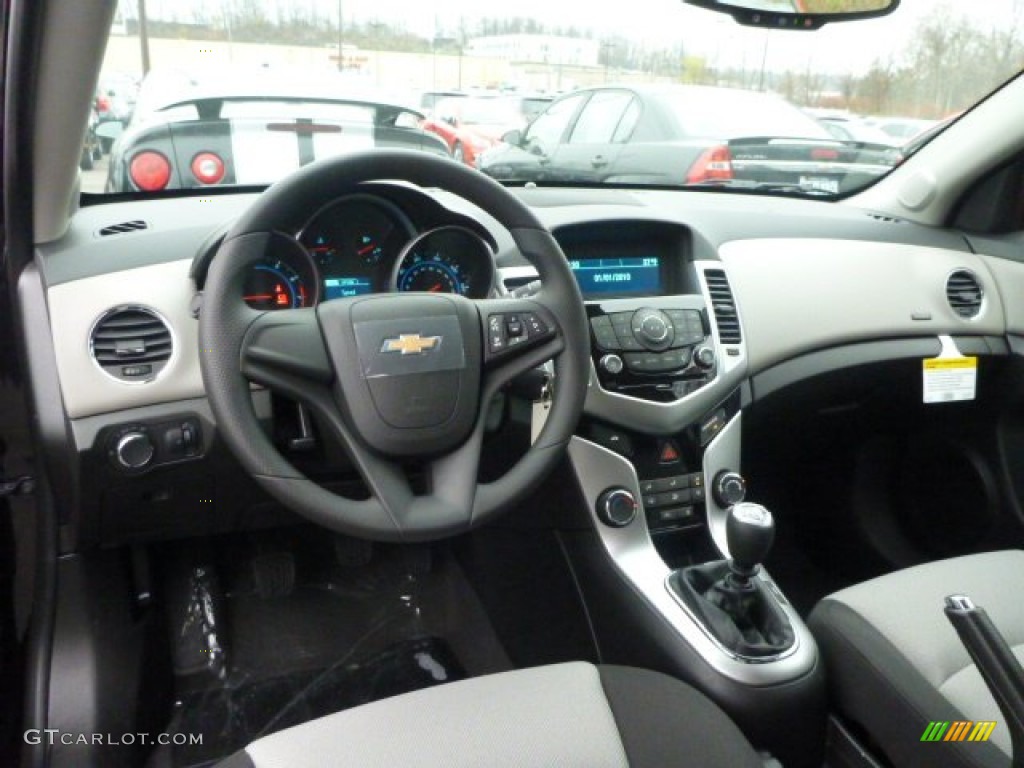 2015 Chevrolet Cruze LS Dashboard Photos