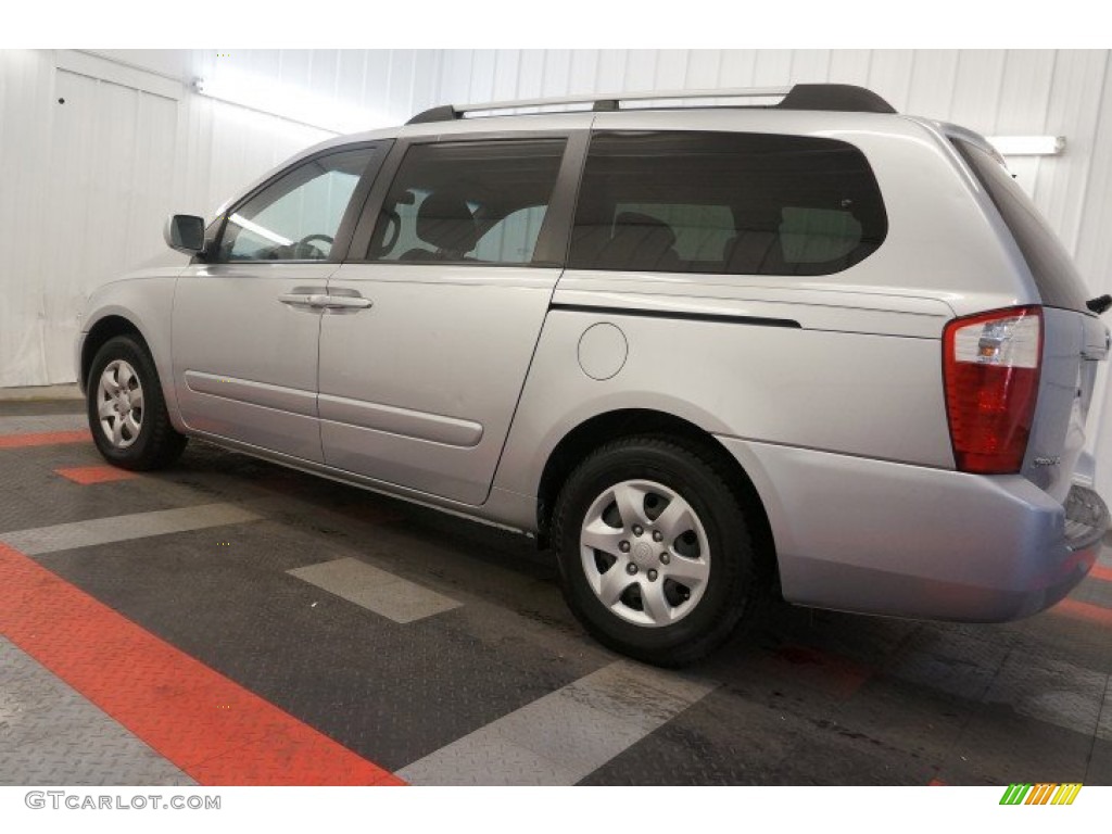 2007 Sedona LX - Silver / Gray photo #11