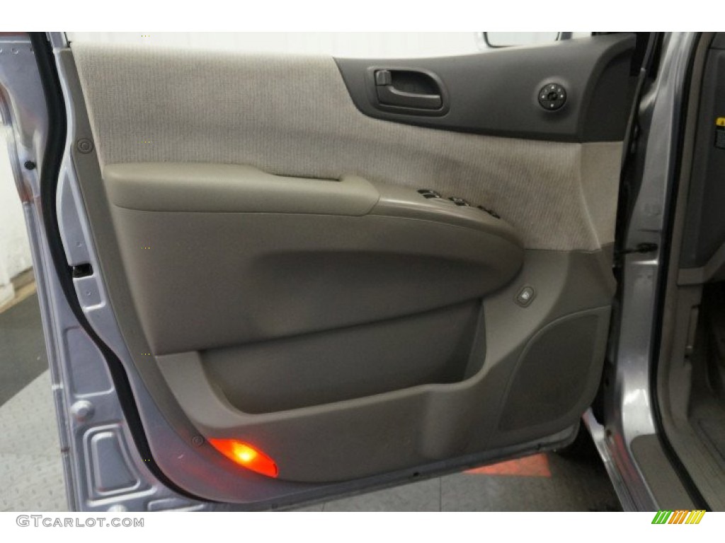 2007 Sedona LX - Silver / Gray photo #12