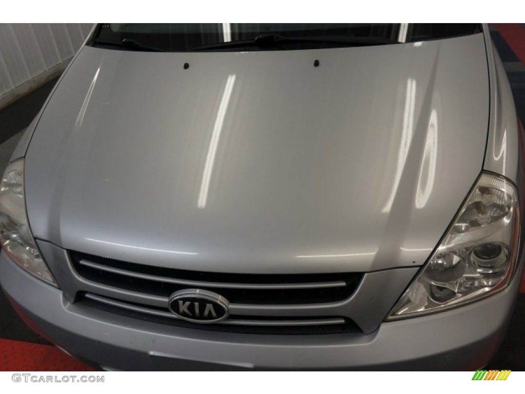 2007 Sedona LX - Silver / Gray photo #39