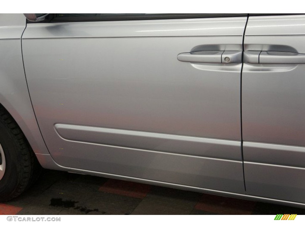 2007 Sedona LX - Silver / Gray photo #57
