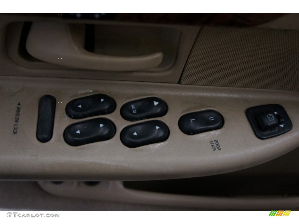 2002 Grand Marquis LS - Arizona Beige Metallic / Medium Parchment photo #13