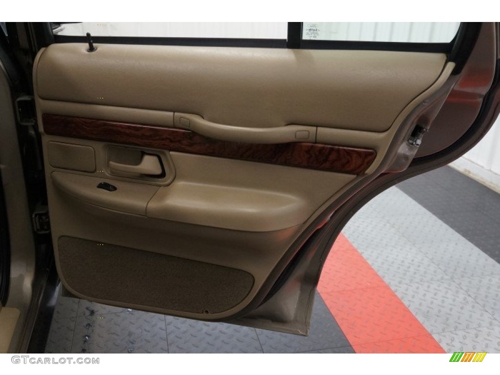 2002 Grand Marquis LS - Arizona Beige Metallic / Medium Parchment photo #16