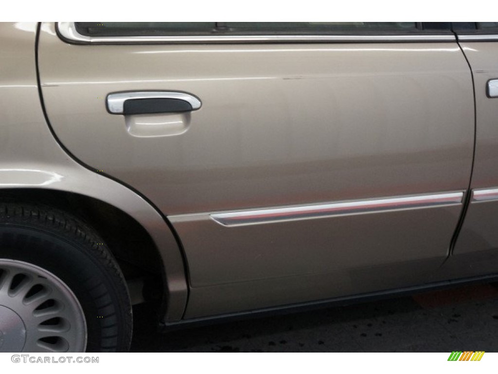 2002 Grand Marquis LS - Arizona Beige Metallic / Medium Parchment photo #43