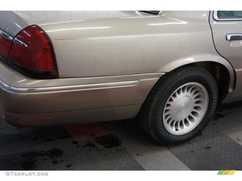 2002 Grand Marquis LS - Arizona Beige Metallic / Medium Parchment photo #44