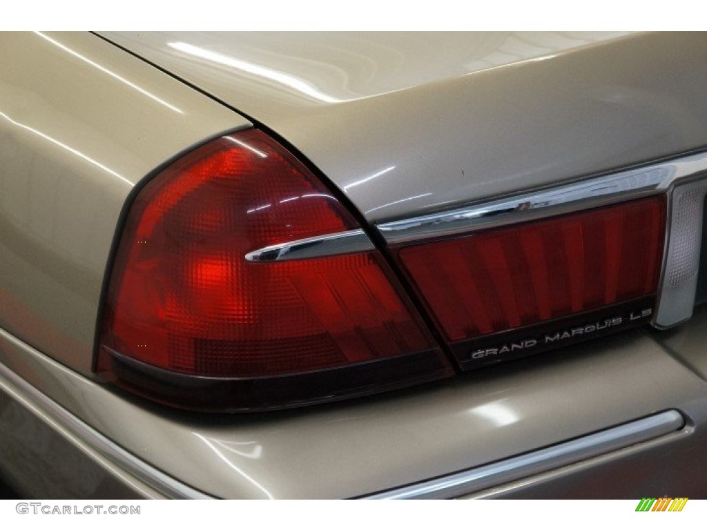 2002 Grand Marquis LS - Arizona Beige Metallic / Medium Parchment photo #48