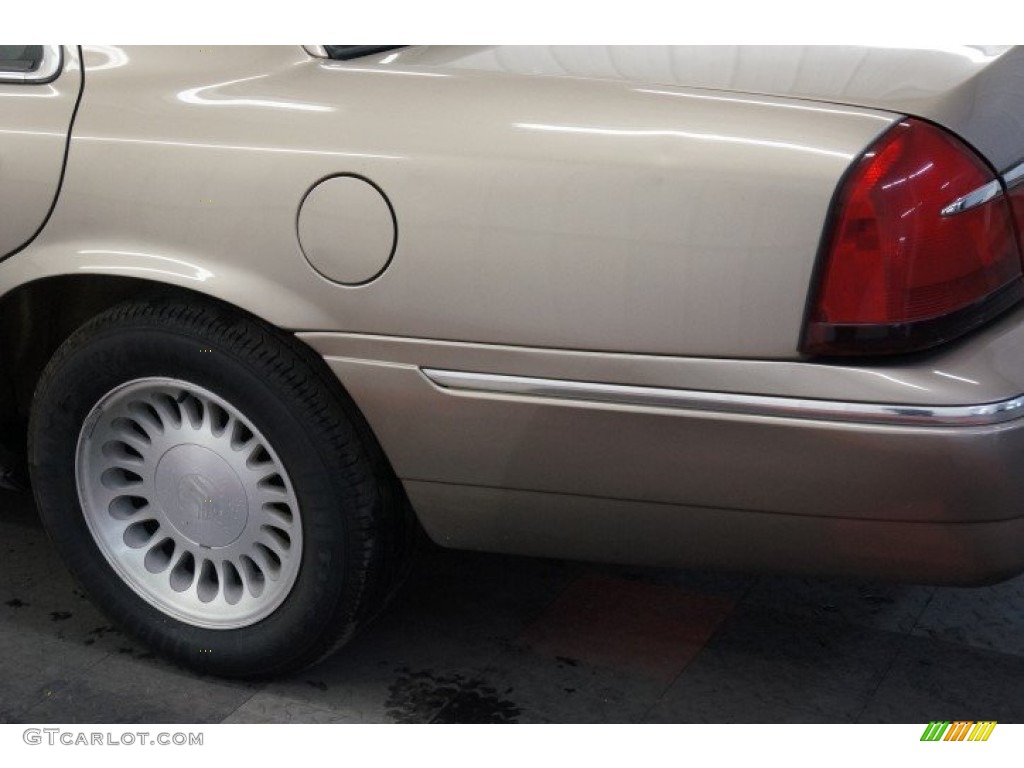 2002 Grand Marquis LS - Arizona Beige Metallic / Medium Parchment photo #53