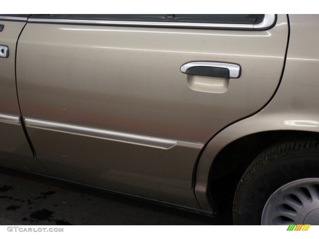 2002 Grand Marquis LS - Arizona Beige Metallic / Medium Parchment photo #56