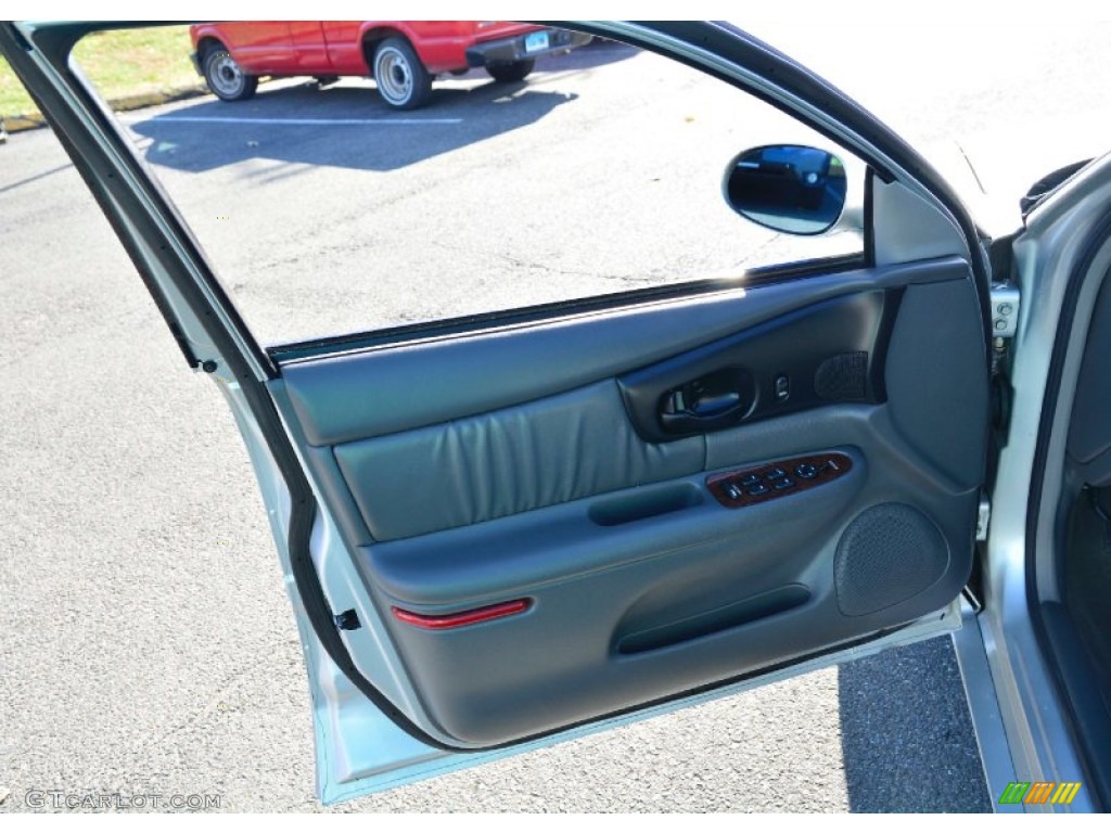 2003 Regal LS - Sterling Silver Metallic / Medium Gray photo #18