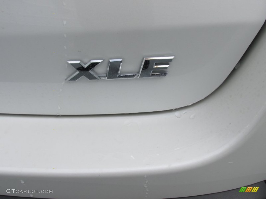 2015 Toyota Highlander XLE Marks and Logos Photos