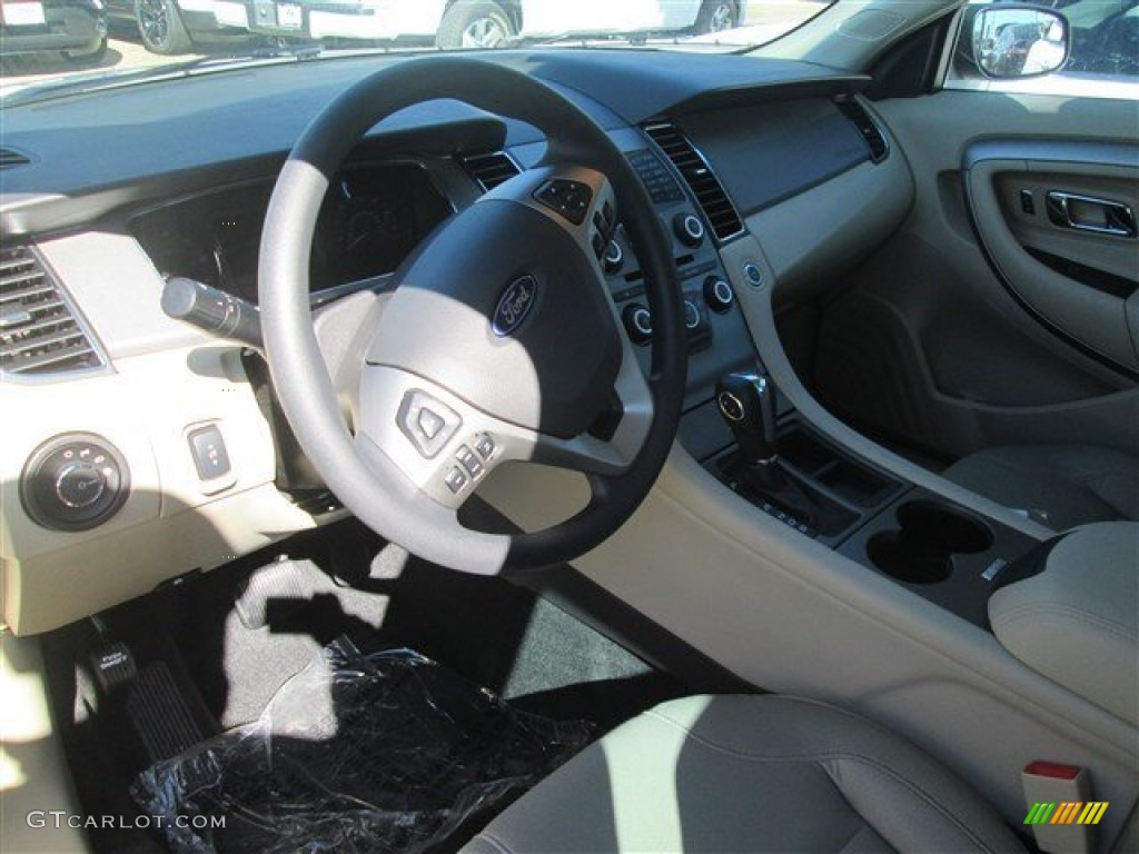 2015 Taurus SE - Deep Impact Blue Metallic / Dune photo #13