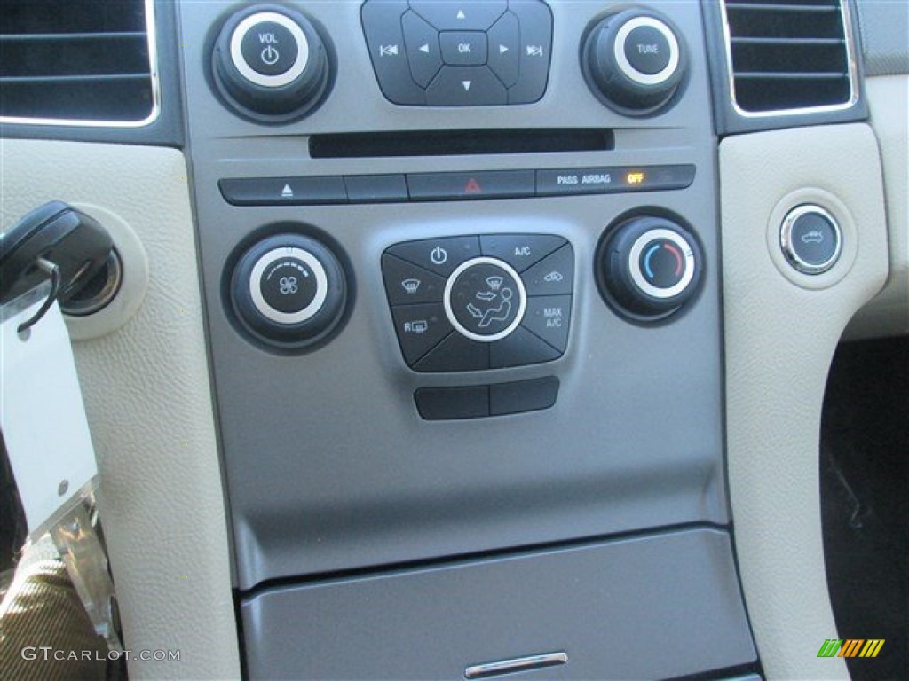 2015 Taurus SE - Deep Impact Blue Metallic / Dune photo #21