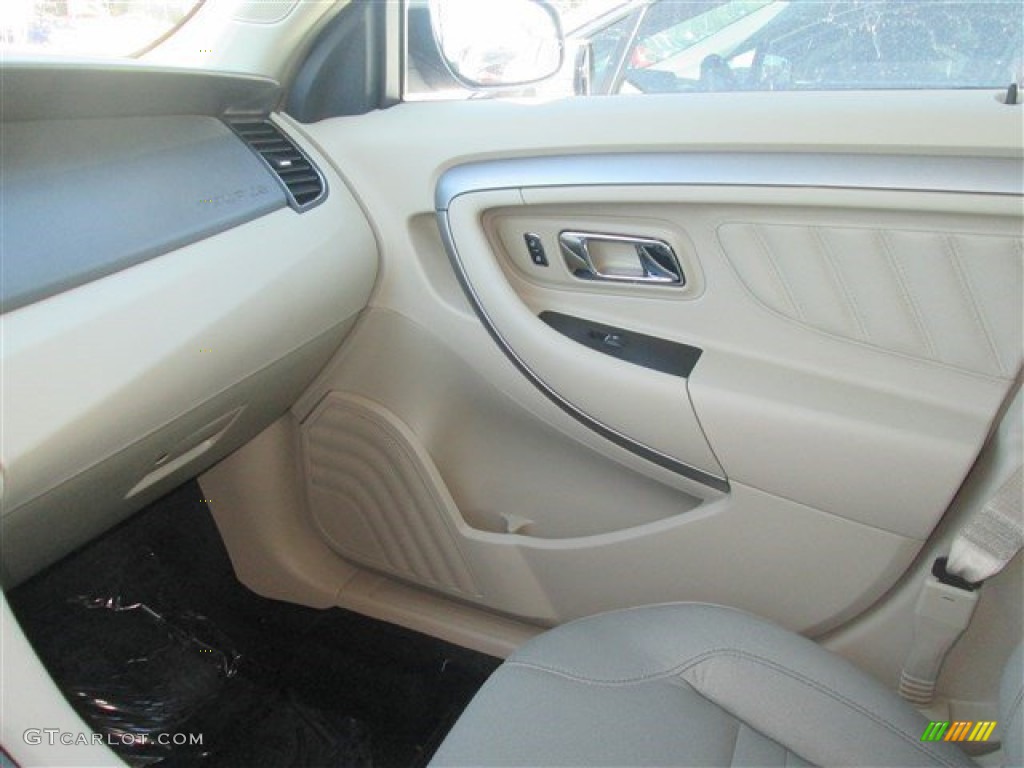2015 Taurus SE - Deep Impact Blue Metallic / Dune photo #23