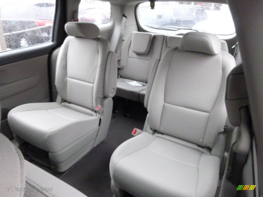 2015 Kia Sedona L Rear Seat Photos