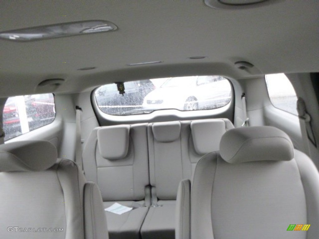 2015 Sedona L - Bright Silver / Gray photo #13