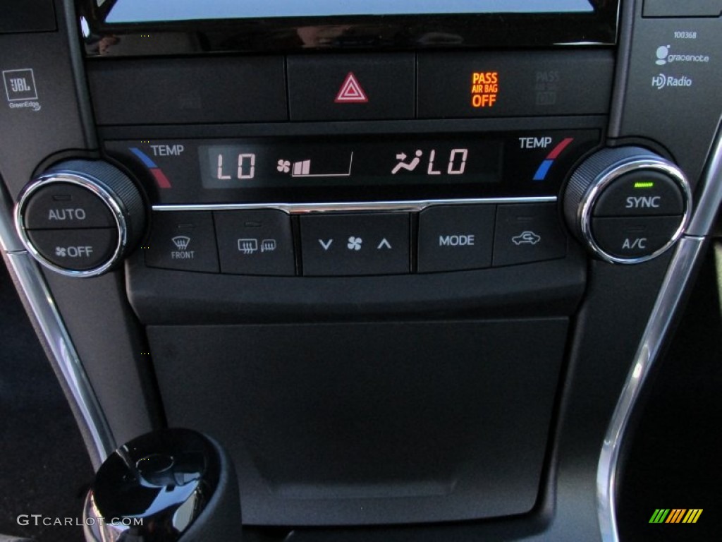 2015 Toyota Camry XSE V6 Controls Photo #99238403