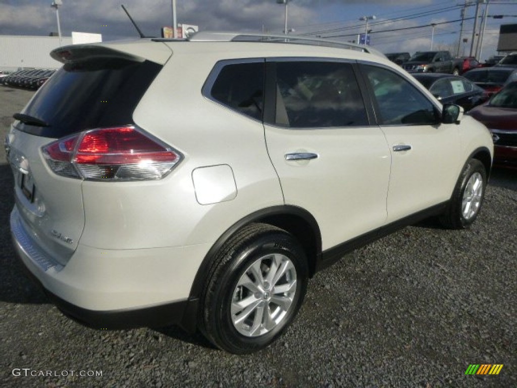 2015 Rogue SV AWD - Pearl White / Charcoal photo #3