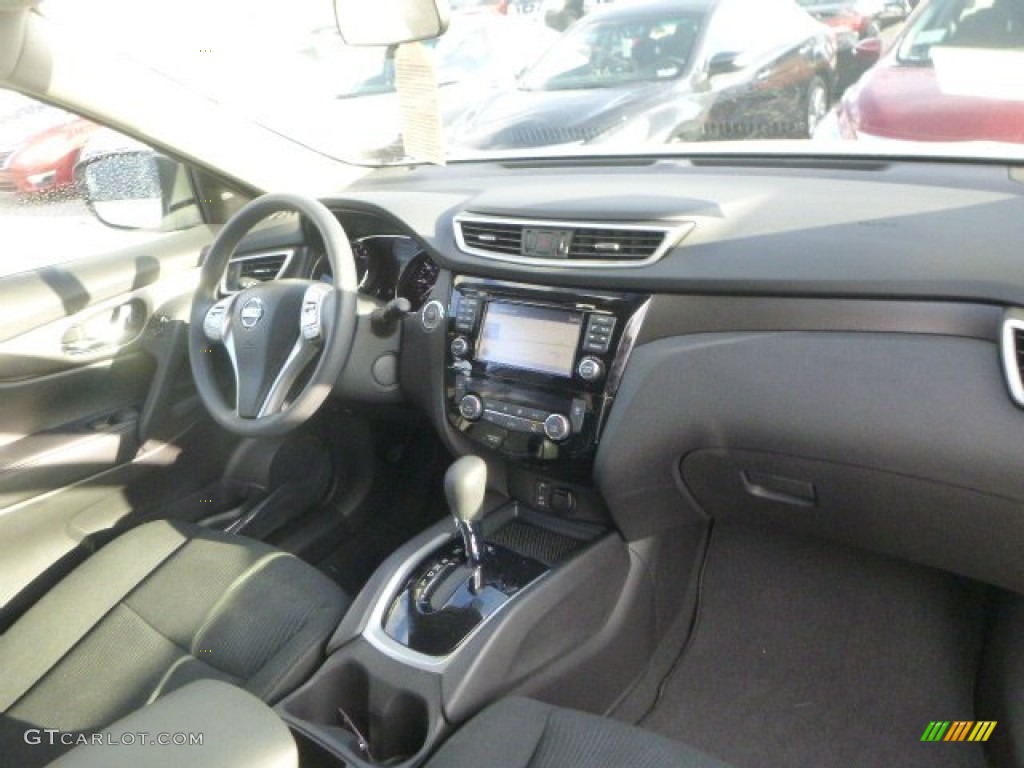 2015 Rogue SV AWD - Pearl White / Charcoal photo #11