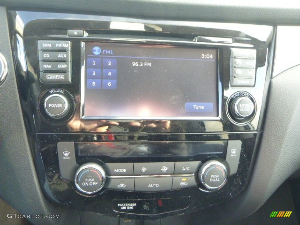 2015 Rogue SV AWD - Pearl White / Charcoal photo #19
