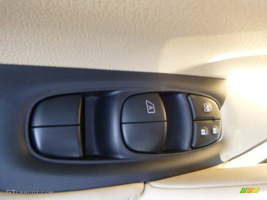 2015 Rogue SV AWD - Arctic Blue Metallic / Almond photo #15
