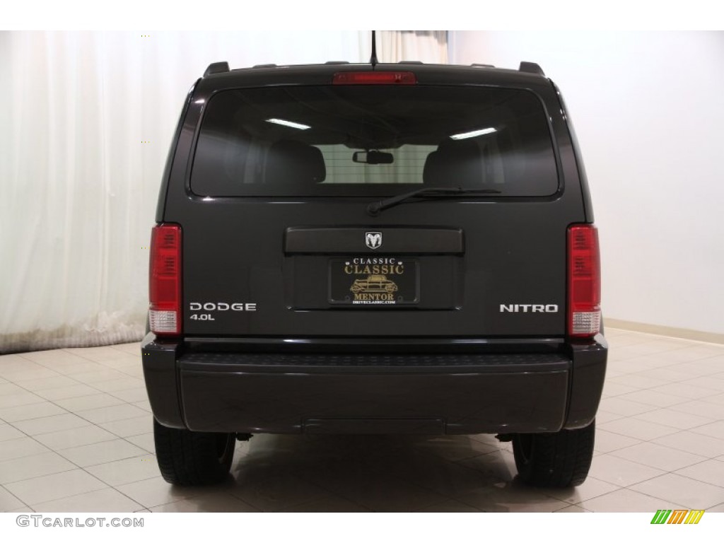 2011 Nitro Heat 4.0 4x4 - Brilliant Black Crystal Pearl / Dark Slate Gray photo #14