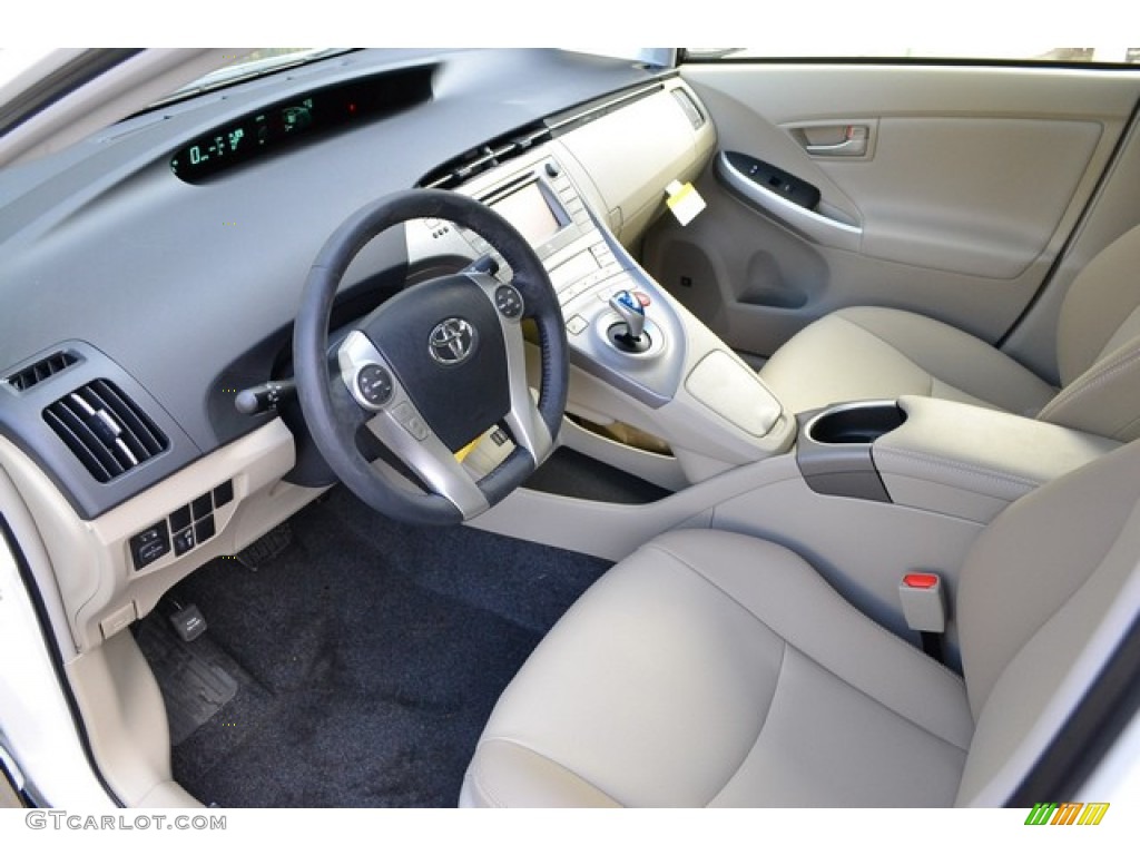 2015 Prius Four Hybrid - Blizzard Pearl / Bisque photo #5