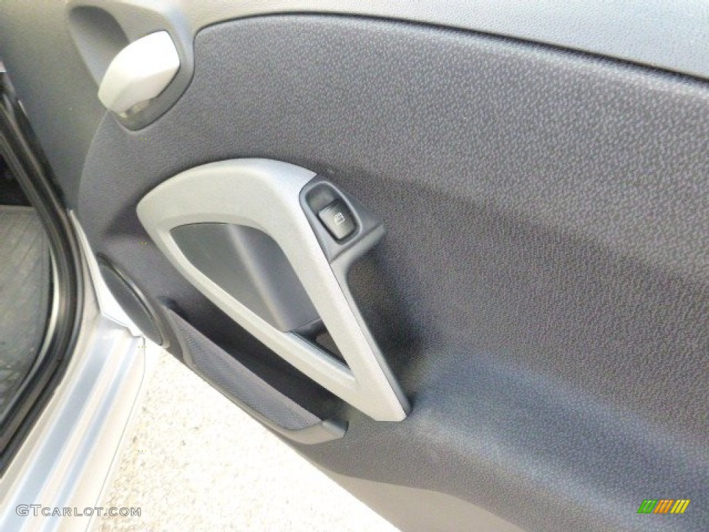 2012 fortwo passion coupe - Silver Metallic / Design Black photo #13