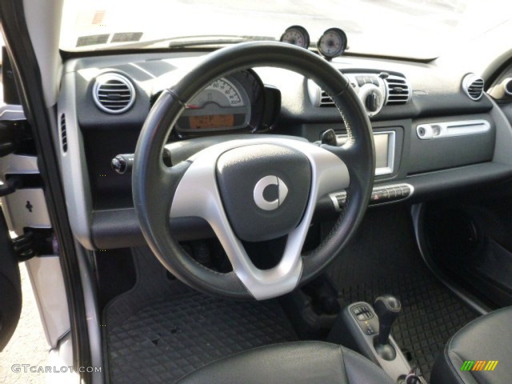 2012 fortwo passion coupe - Silver Metallic / Design Black photo #16