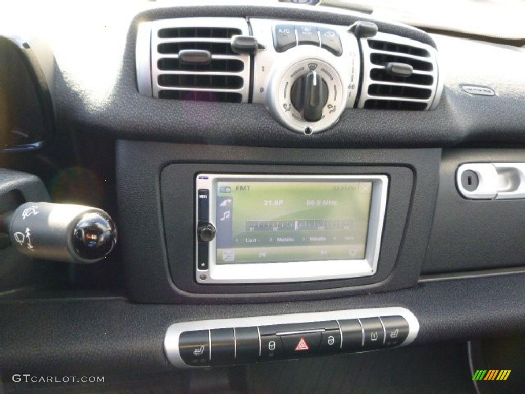 2012 fortwo passion coupe - Silver Metallic / Design Black photo #18