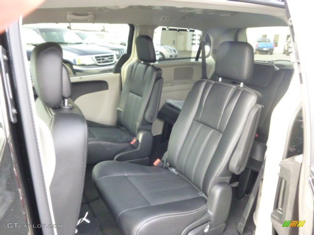2015 Town & Country Touring-L - Brilliant Black Crystal Pearl / Black/Light Graystone photo #12