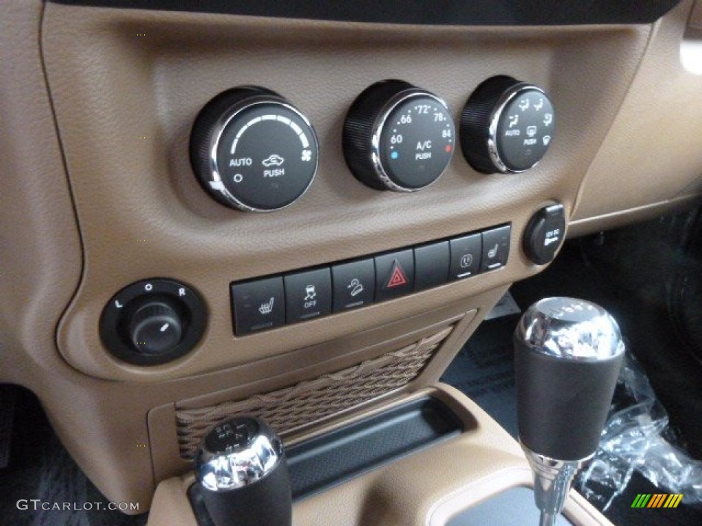 2015 Jeep Wrangler Unlimited Sahara 4x4 Controls Photo #99270082