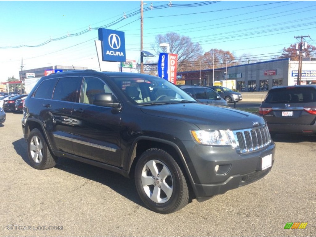 Dark Charcoal Pearl Jeep Grand Cherokee